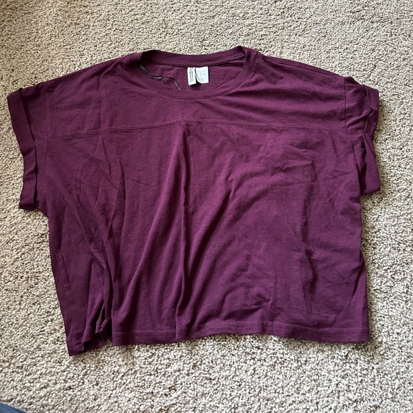 H&M Tops - H&M purple cropped boxy fit top